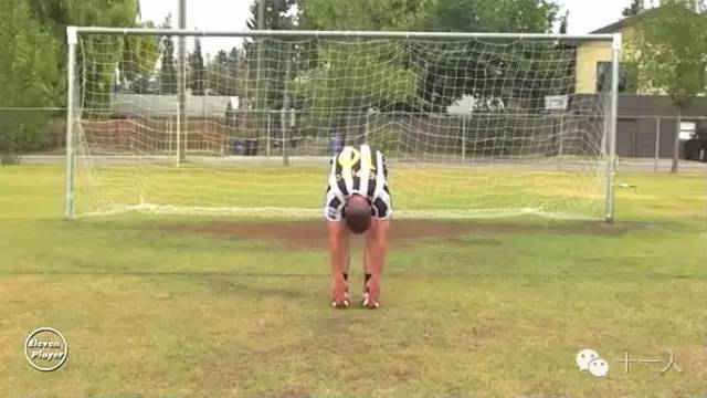 足球一对一突破动作,足球单脚带球训练视频