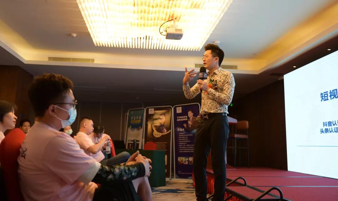 万互学园短视频营销总裁班开讲，教你玩赚短视频