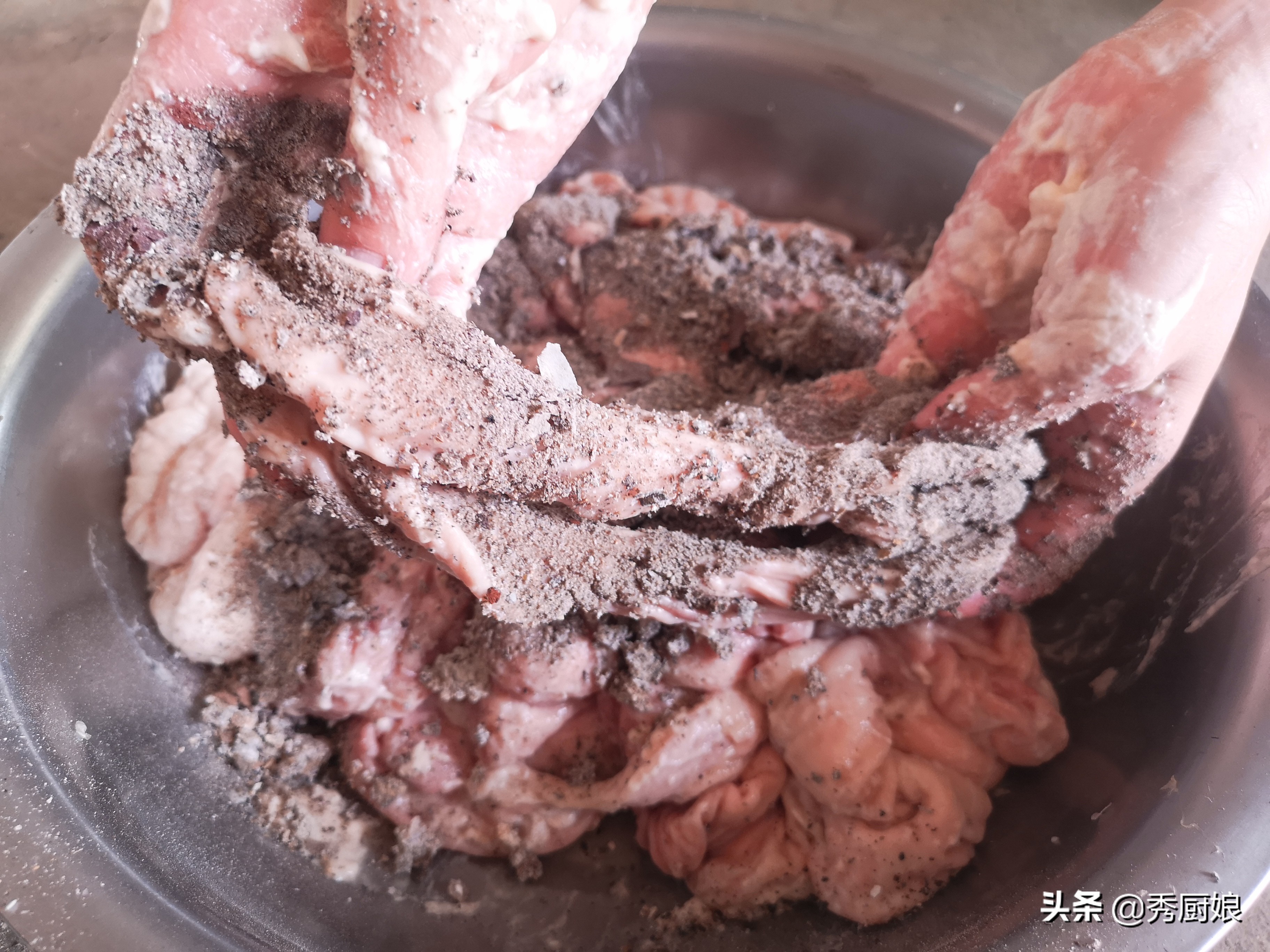 猪大肠用面粉怎么清洗,清洗猪大肠用生粉可以吗