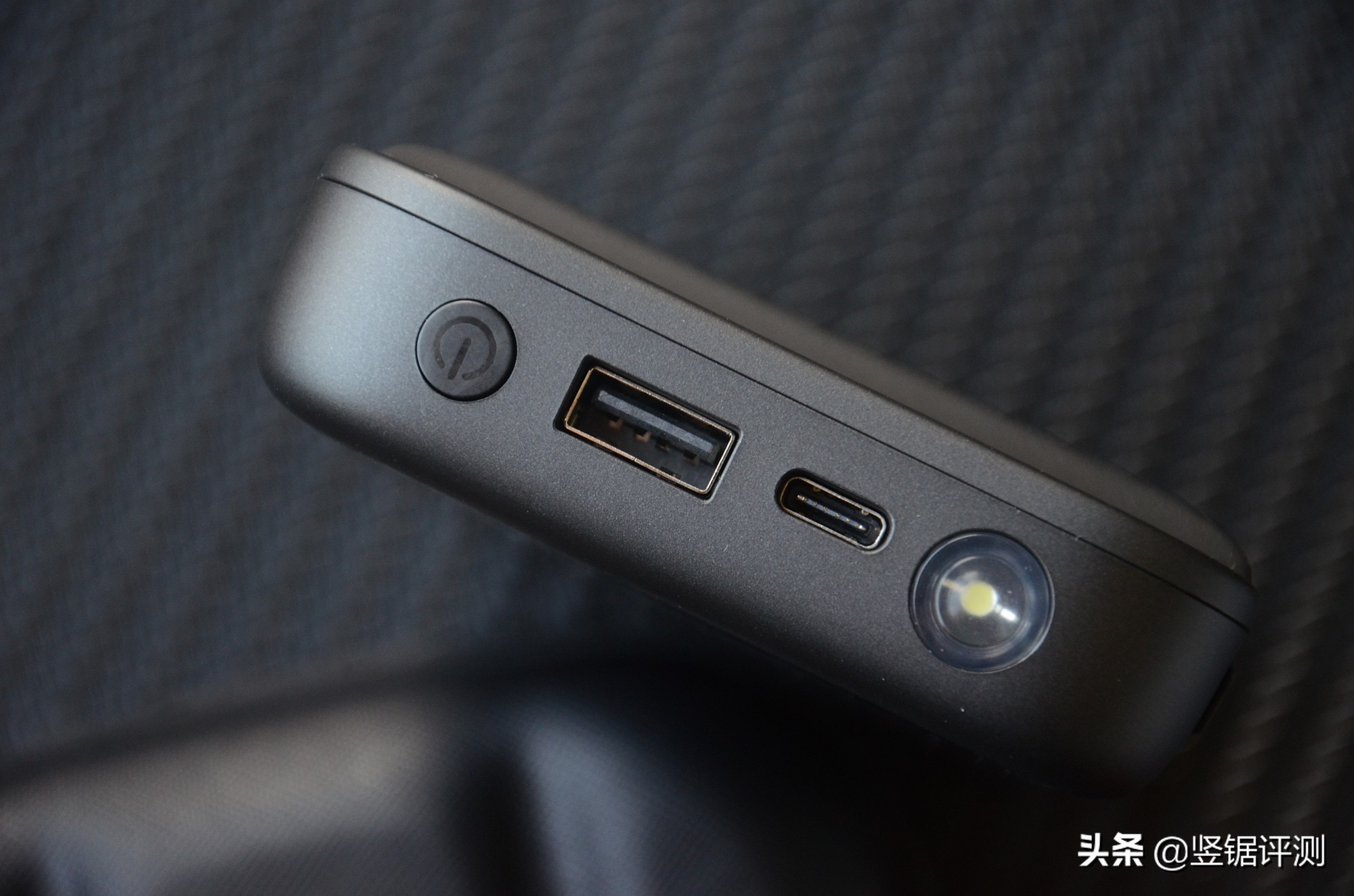 小米70迈新品体验，能够给汽车“使用”的应急移动电源