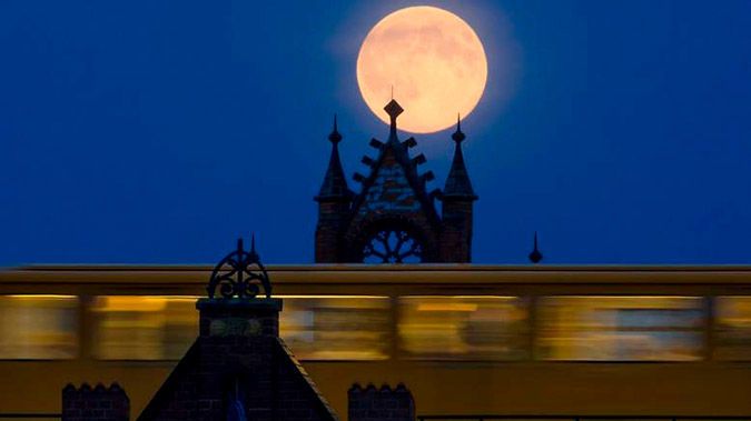 中秋佳节身在国外倍思亲 (每逢佳节倍思亲愿天下父母中秋)