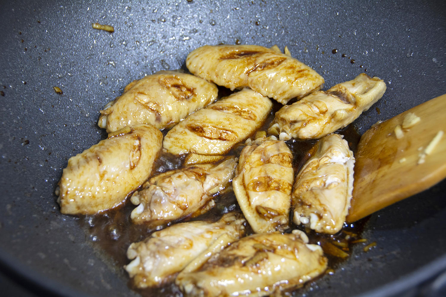 九阳晶钻一体不粘锅炒锅,九阳晶钻耐磨不粘锅炒菜视频