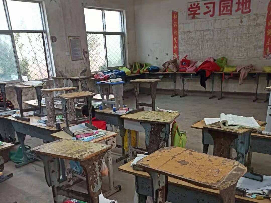 80后“白发校长”张鹏程：为了学生，不要“家”了