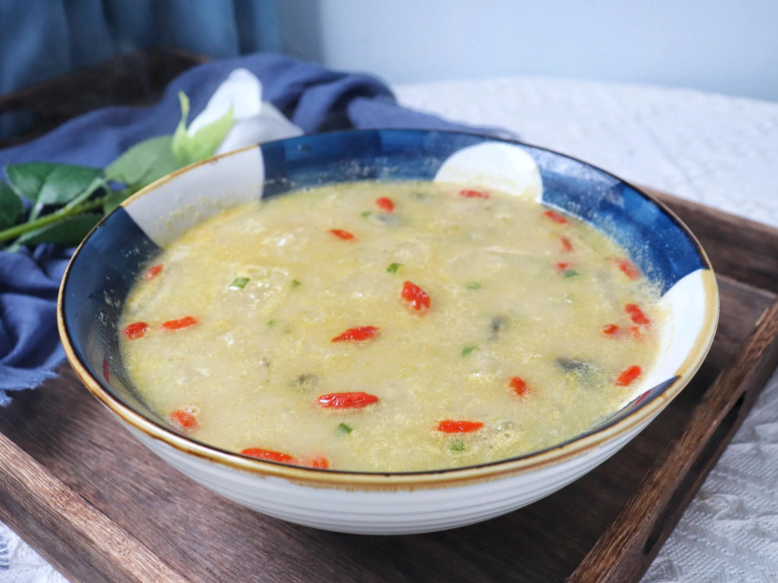 肚子鼓得像怀孕一样,孕妇肚子煲鸡汤