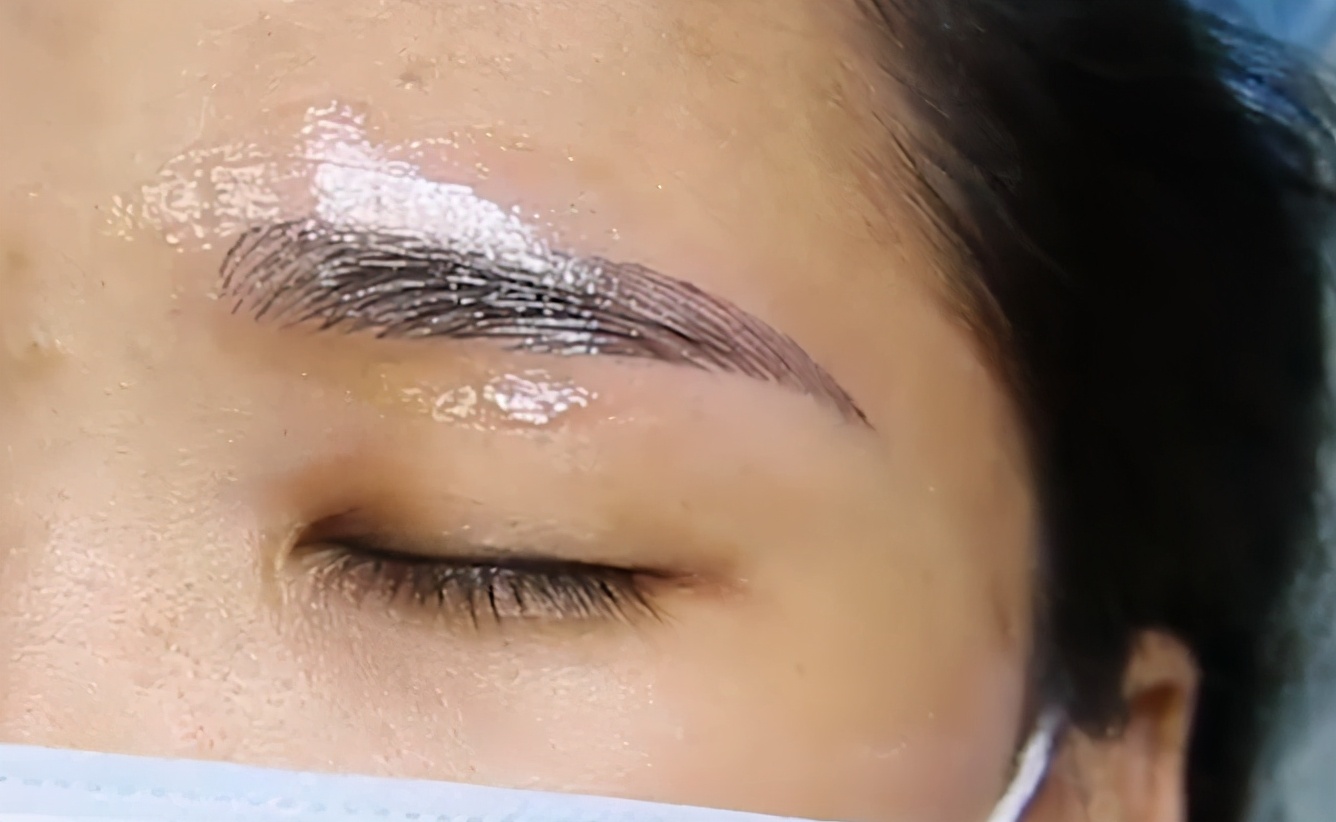 新手纹绣师眉毛不留色怎么办,纹绣师不小心把眉头做长的咋办
