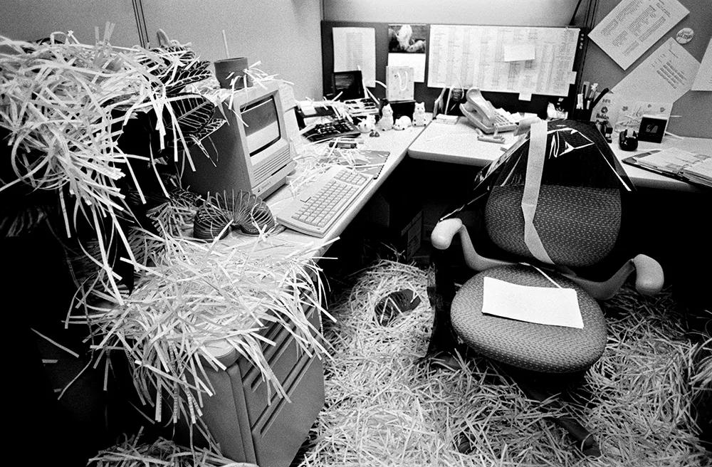 新书 | 首次曝光！“*底卧**”15年拍下250000张照片，他只选了这100张