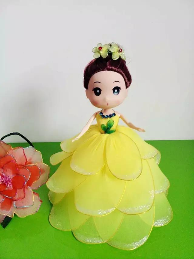 袜子给芭比娃娃做古风裙子,把芭比娃娃穿在身上