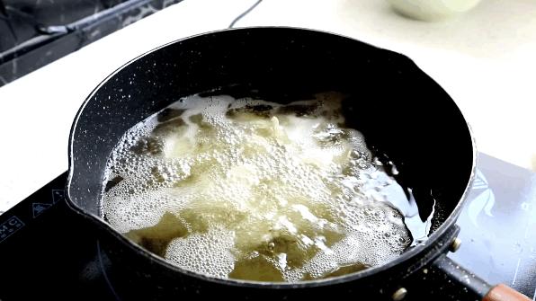 土豆怎么炸薯片简单又香脆,土豆薯片怎么炸才能又酥又脆