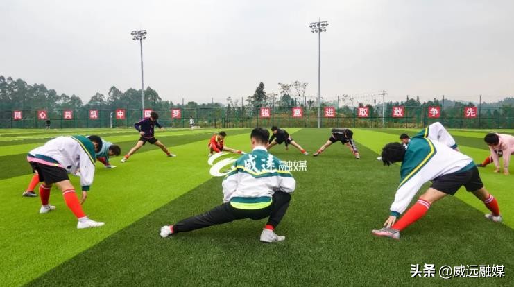 德国足球员来威远县,德国足球大咖进威远校园