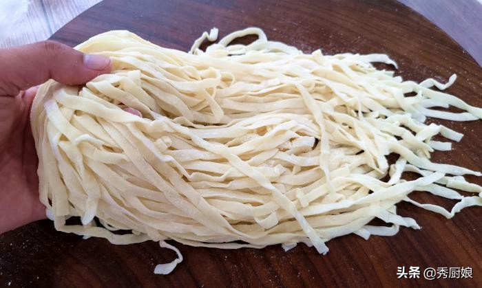 宅在家里饿不着，教你7种懒人面条做法，简单又好吃，一周不重样