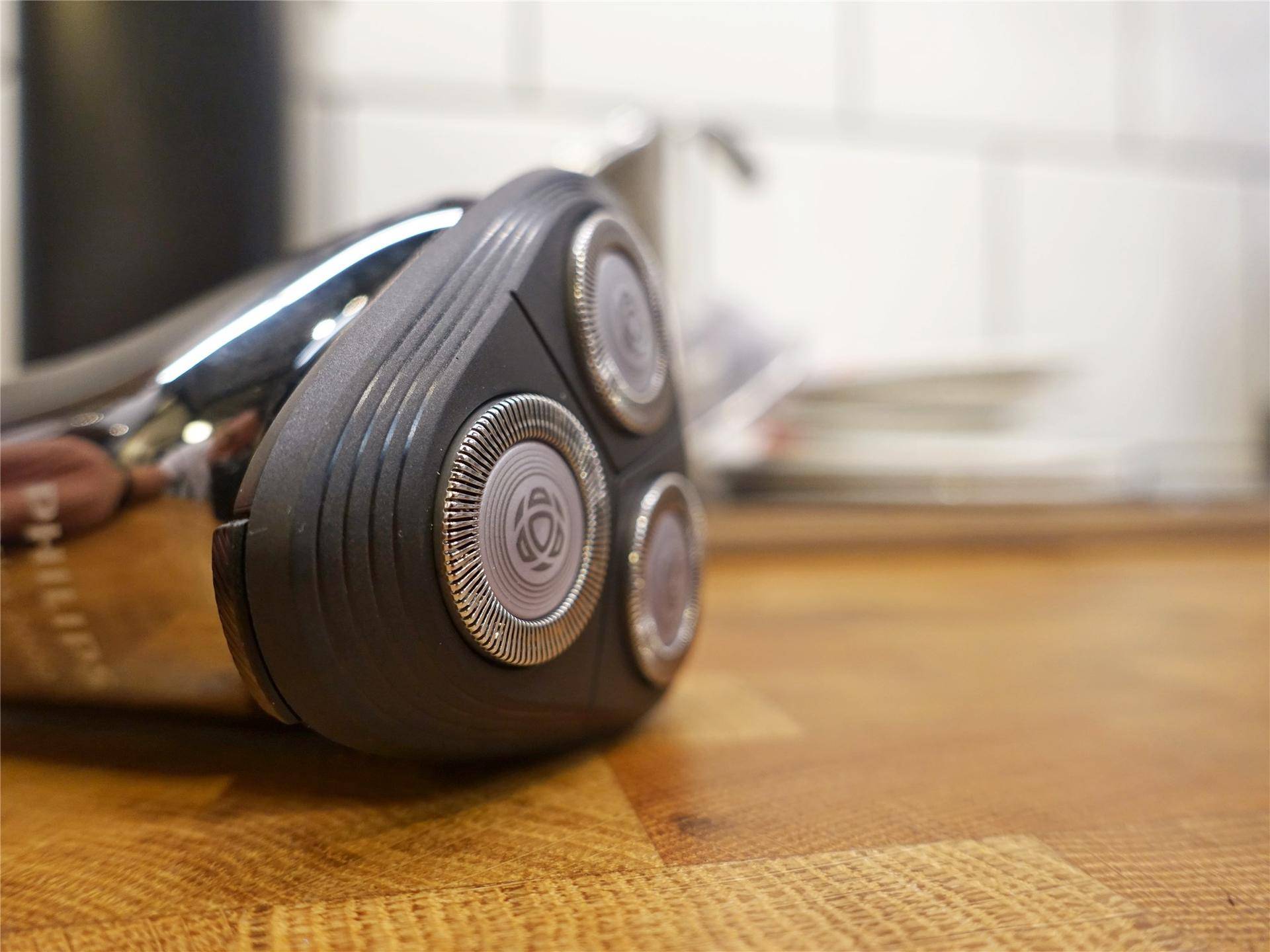 飞利浦电动剃须刀s2306使用方法,飞科剃须刀fs903和飞利浦s2302