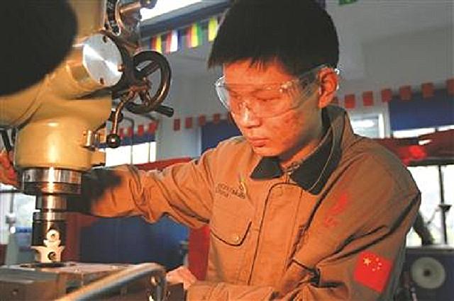 4年前，那个19岁荣获世界大赛冠军的技校生宋彪，如今怎样了？