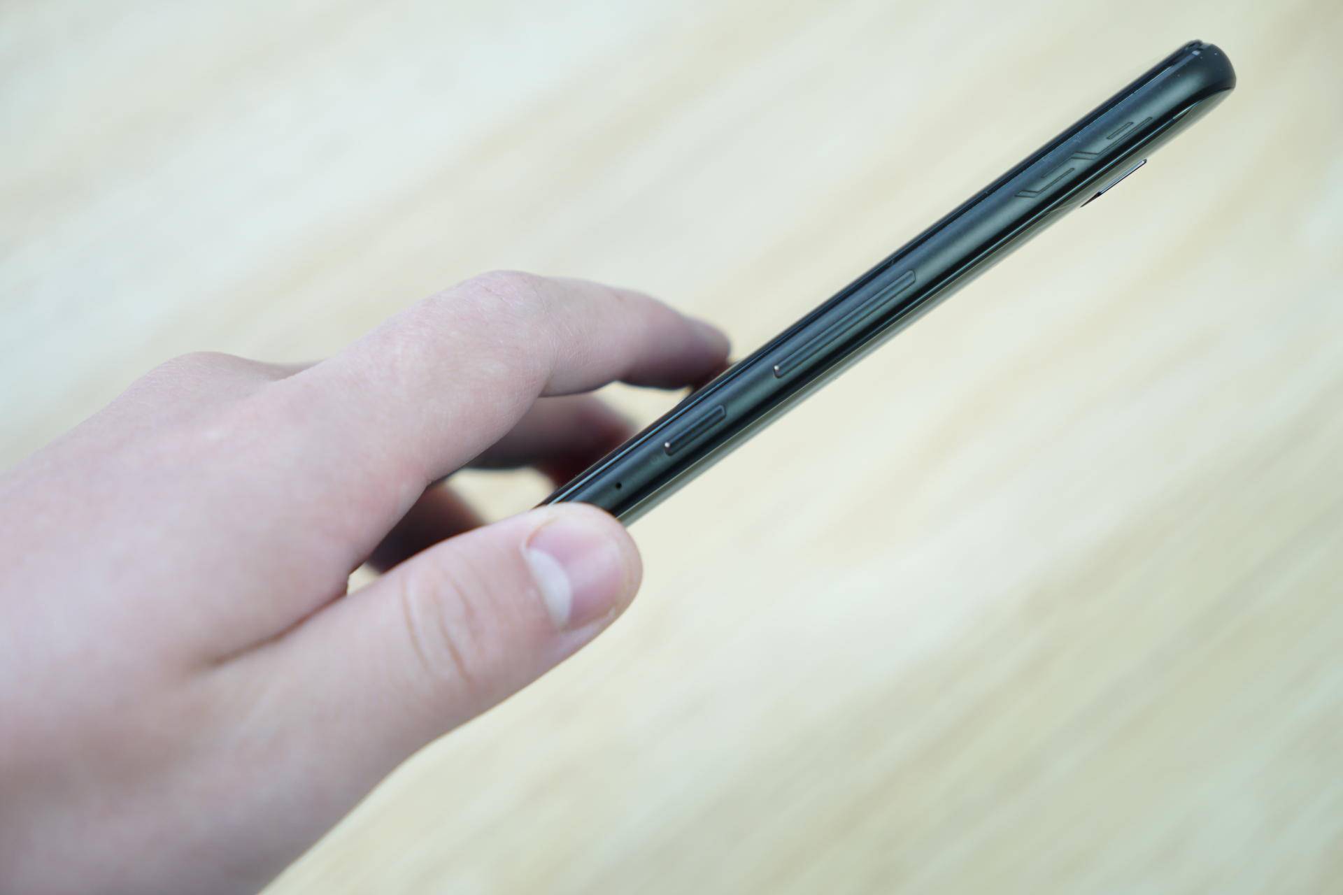 华硕rog2和rogphone2,华硕rog游戏手机2跑分