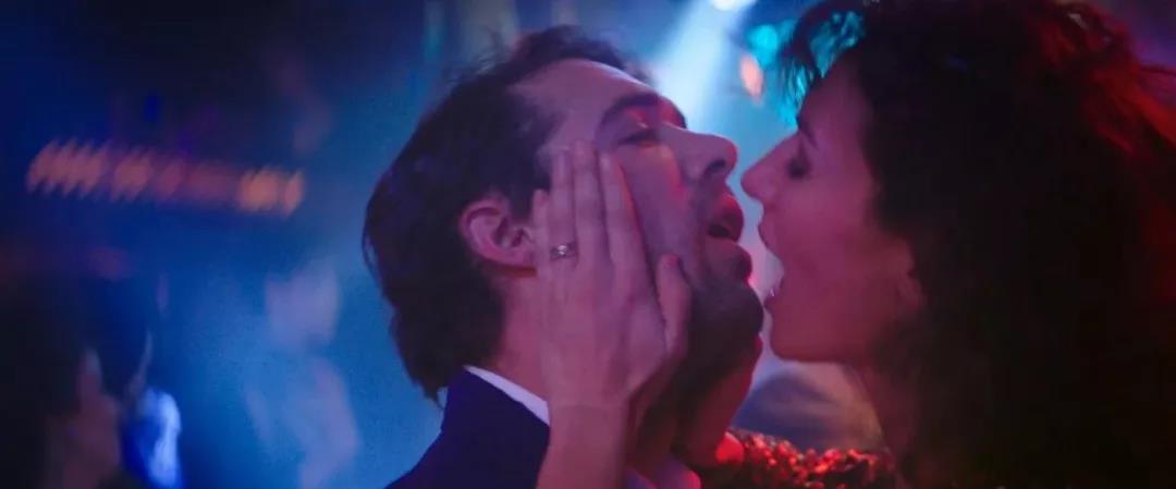 编剧自导自演,豆瓣8.4分真人改编