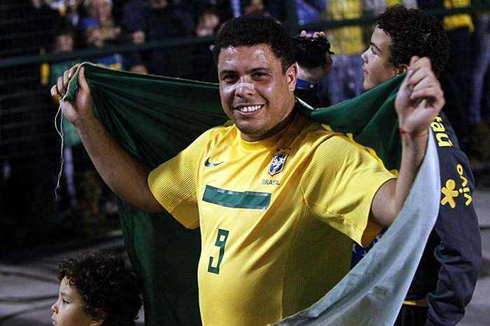 罗纳尔多退役经商,罗纳尔多在几几年的几月几日退役