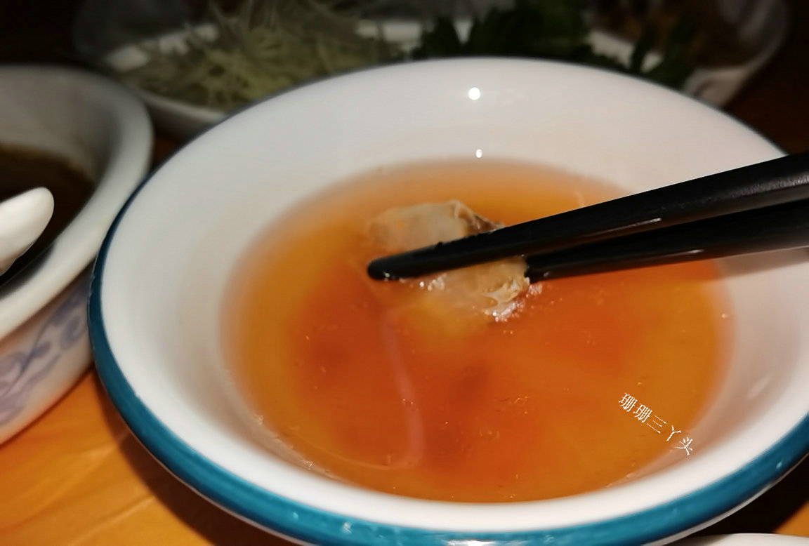 潮州品尝“最原始”味的“生腌蟹”，凝胶似的蟹膏，啫喱般的蟹肉