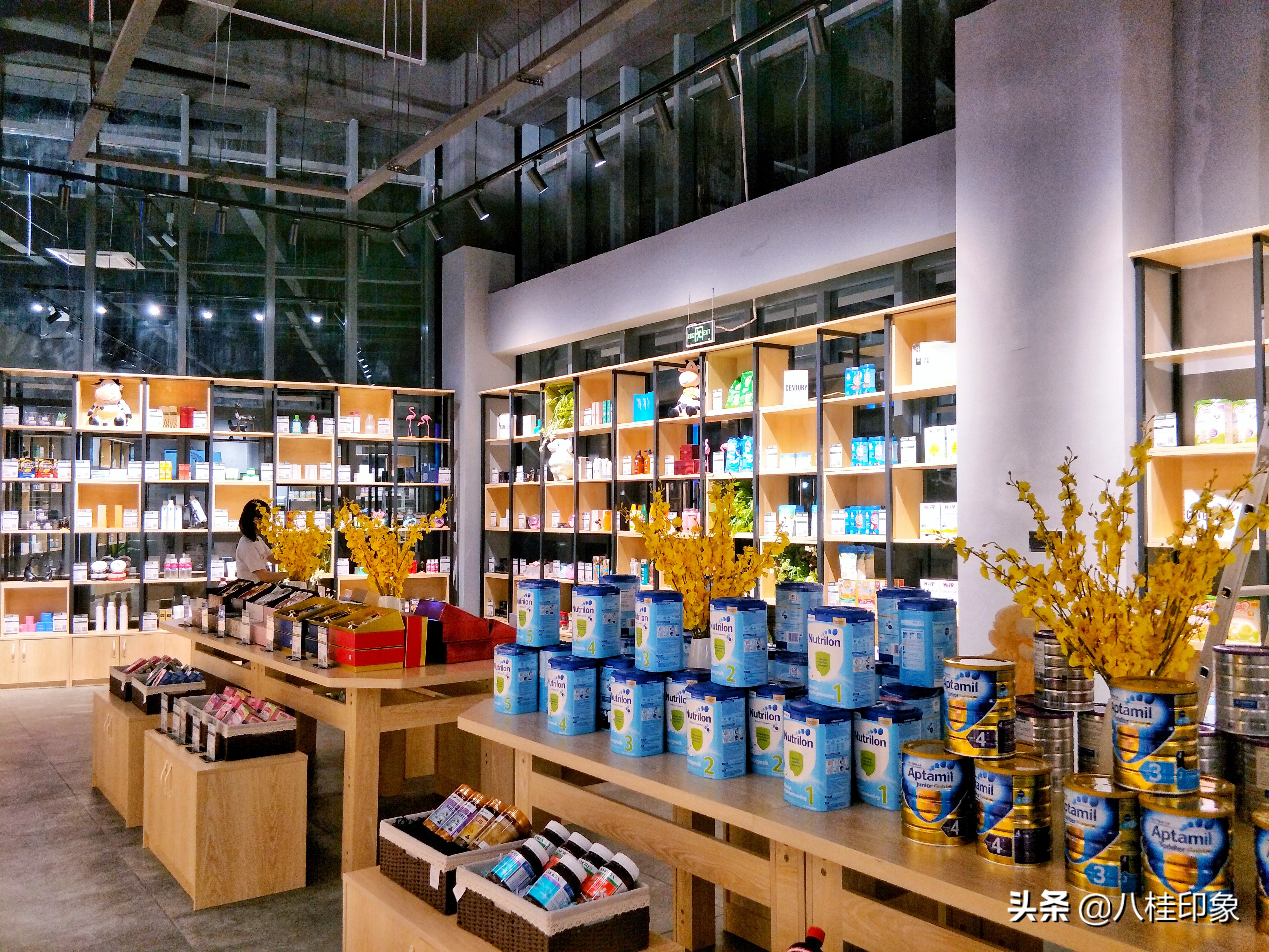 @爱购物的你，五一来钦州一站买遍全球好货，还有免费红酒喝！