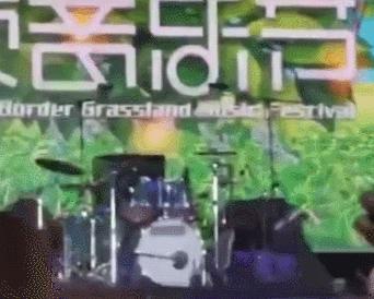 韩磊摔倒节目完整版,韩磊超常发挥