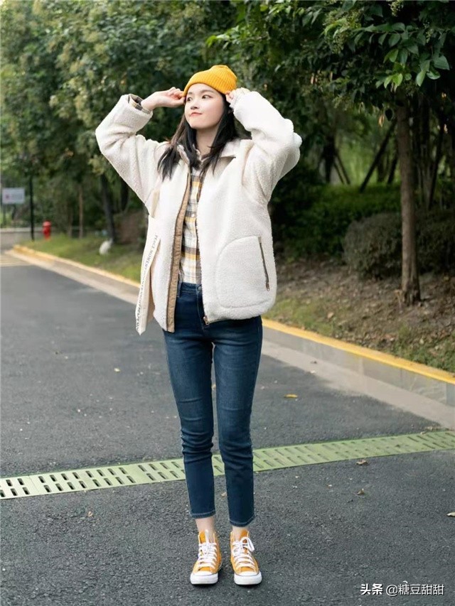 黑色的羊羔毛怎么搭配,羊羔毛和羊毛哪款穿上会显瘦