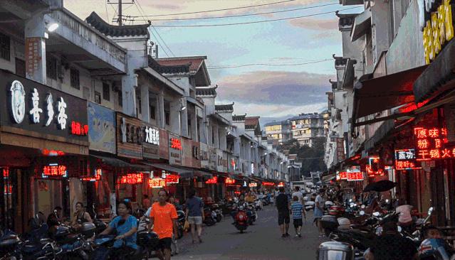 三里美食一条街,隐藏在巷子里的神秘小吃