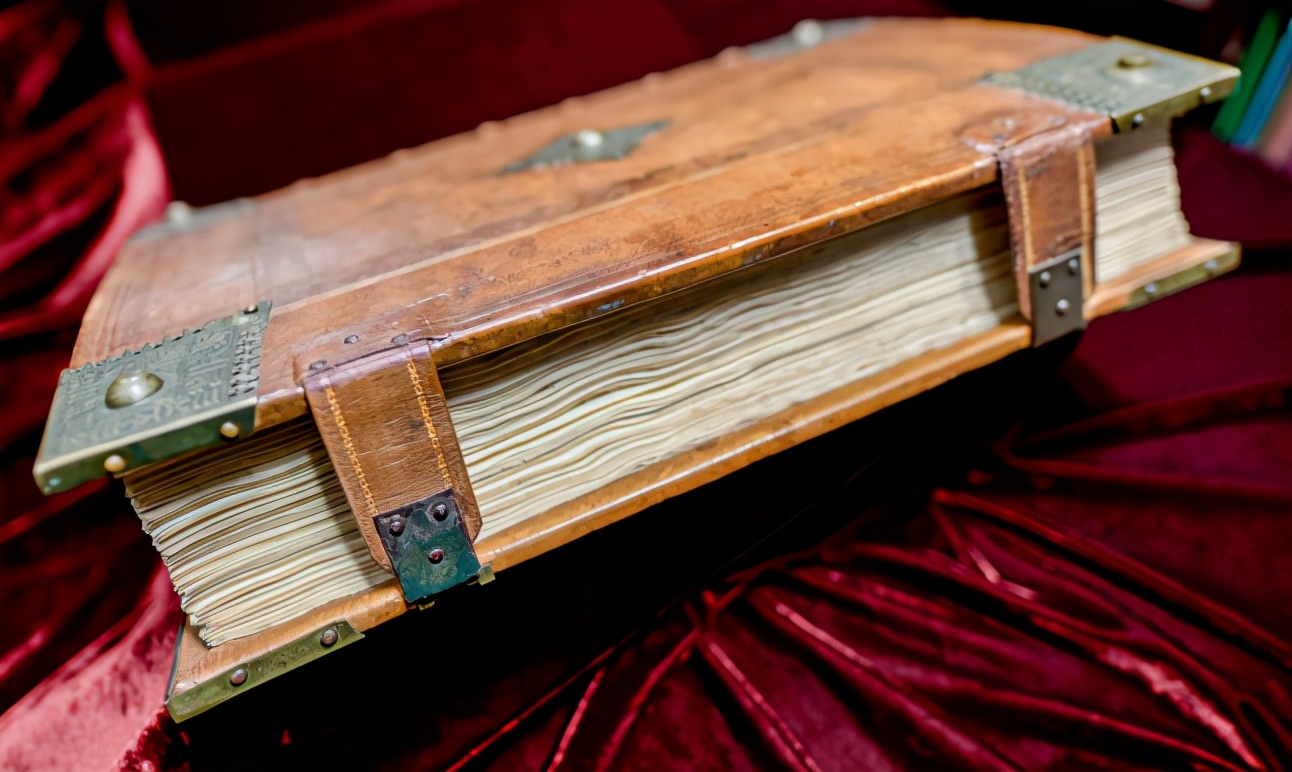 “一位杰出人物的发明”：人类历史上第一本“不是写出来的《圣经》”