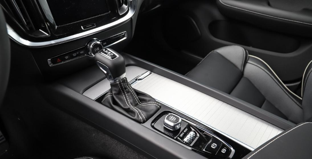 沃尔沃s60一个月的养车费大概多少,每月工资5000元养得起沃尔沃s60吗