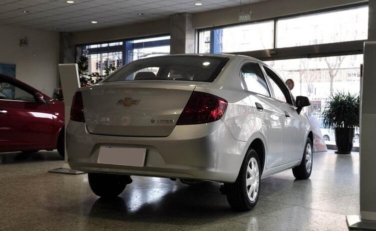 油耗低5-6万,五万能买什么车雪佛兰赛欧