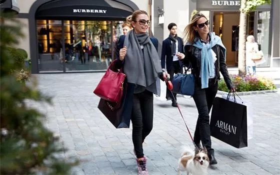 老梁观世界,荷兰购物买什么划算