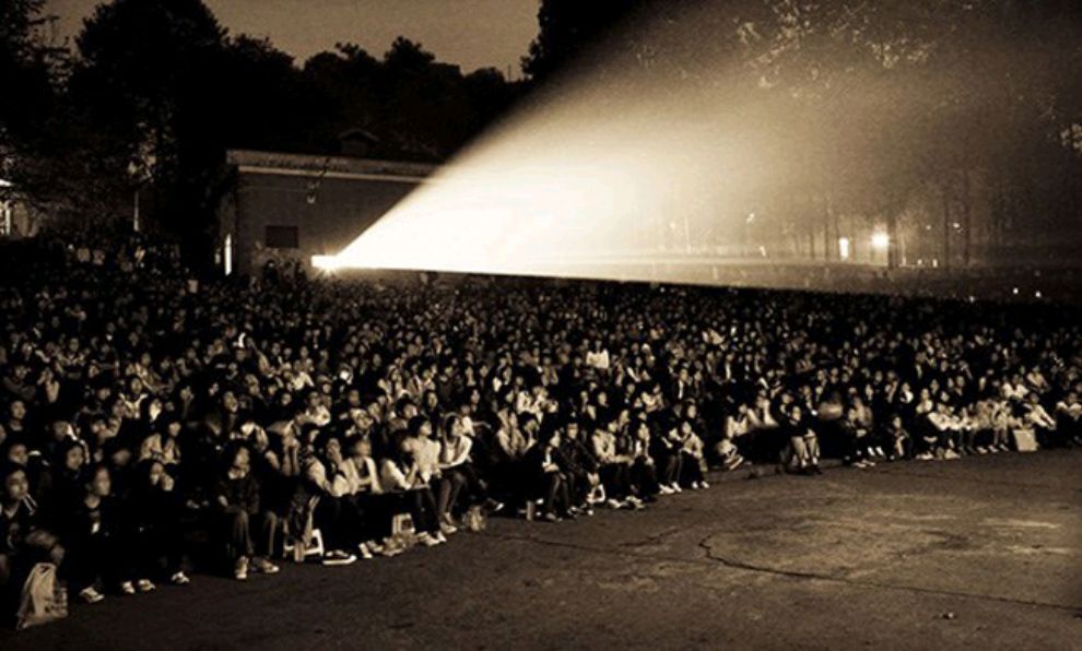 看露天电影的场景,看露天电影的视频