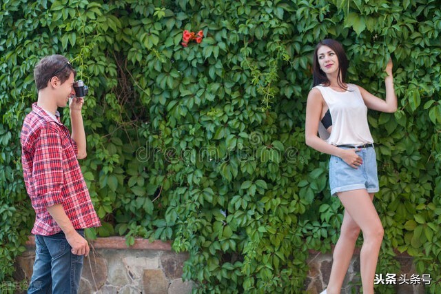 如果一个异性缘好的男生喜欢你,如果一个异性想你会有什么表现