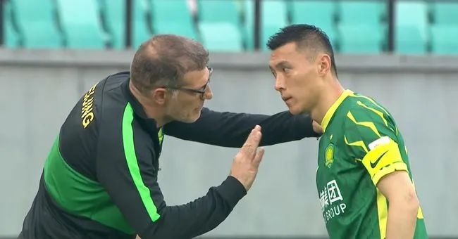 国安开局强势视频,国安小球迷与于大宝