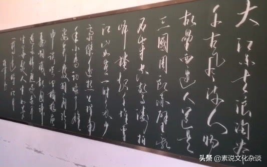凉山老师粉笔书法,四川写粉笔字的网红老师