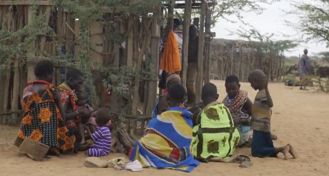非洲女人拒绝割礼，自己用牛粪盖房建立女人村，拒绝男人进入