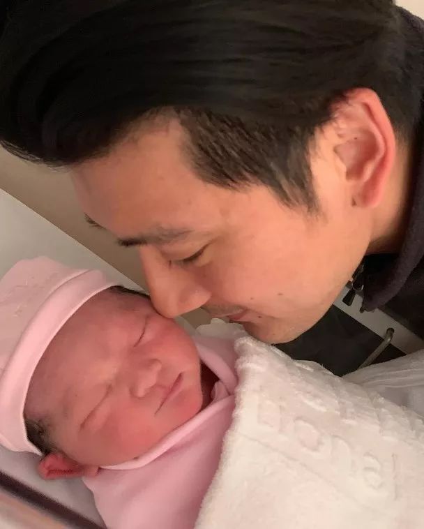 恭喜恭喜！29岁前港姐荣升人母阵痛4小时后顺产6.5磅千金