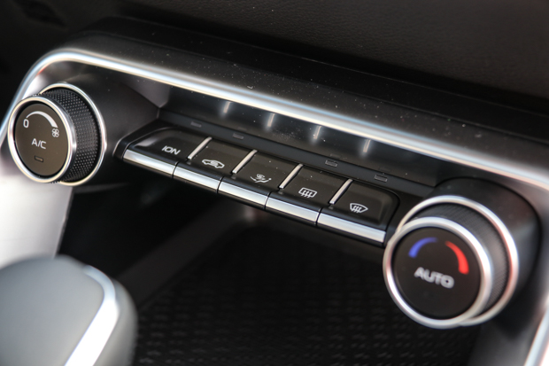 缤瑞冠军版和英朗速度pk,吉利缤瑞与朗逸怎么选