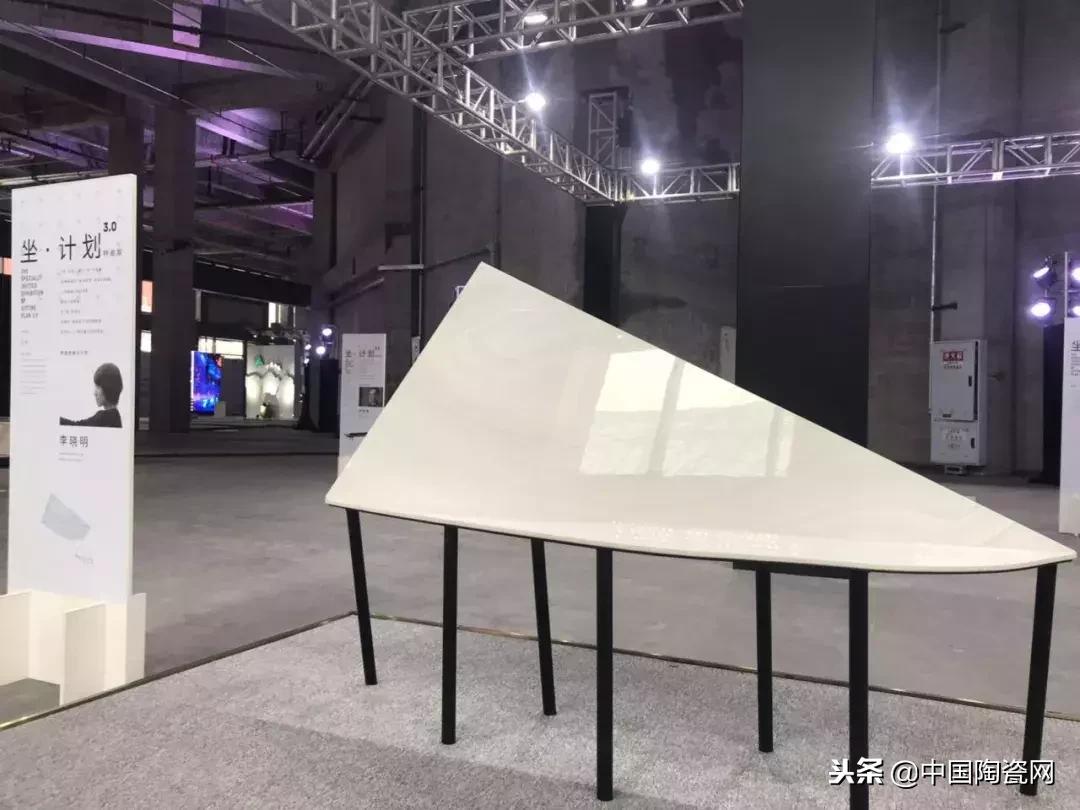 听说这里今年整装倒掉20多家，它还在这里搞2000人年会？