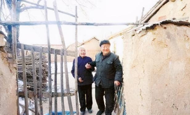 山西90岁老兵丢失证件后续,一位老头身份证丢了