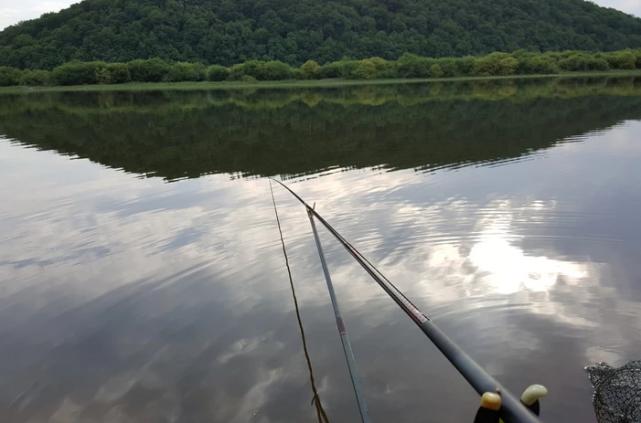 野钓还是传统钓好,野钓选择位置