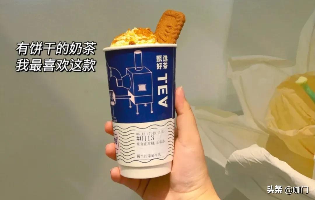 茶饮排队,茶饮店排队人多