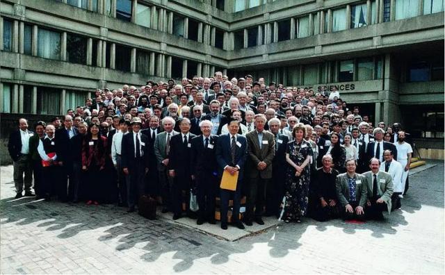 杨振宁和翁帆复杂关系,杨振宁是怎么与翁帆相识相爱的