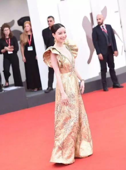 真正的女王从来无惧上战场视频,真正的女王王者荣耀