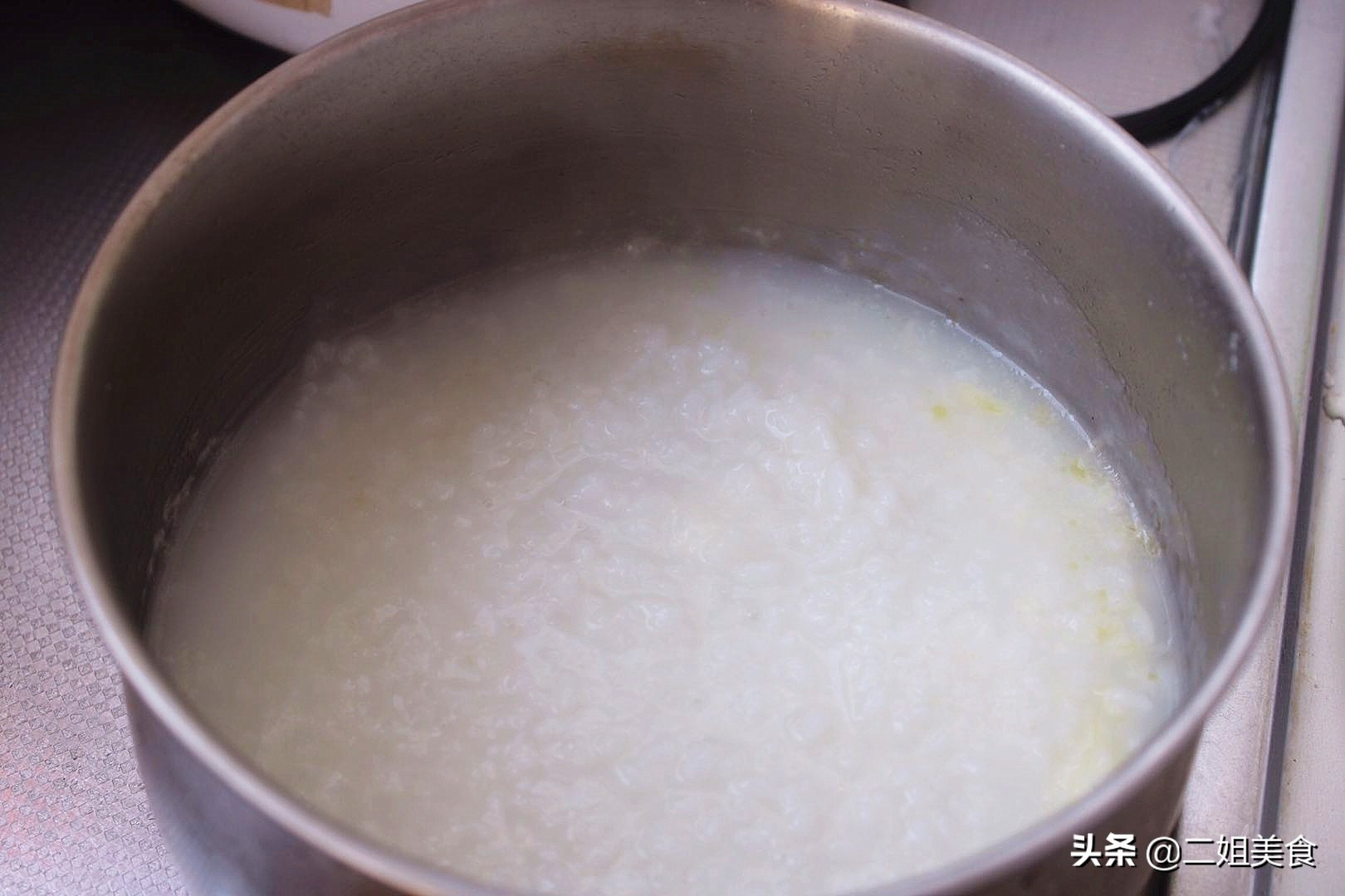 煮粥老是溢锅不如记住这几个技巧,煮粥外溢怎么办