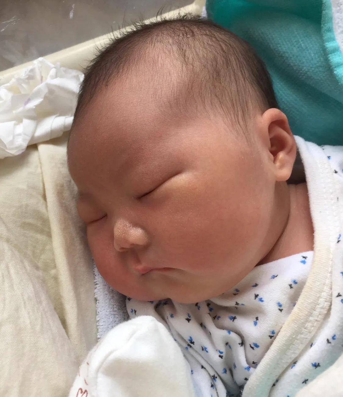 婴儿几个月就不用尿布了,几个月的宝宝就不用尿布了