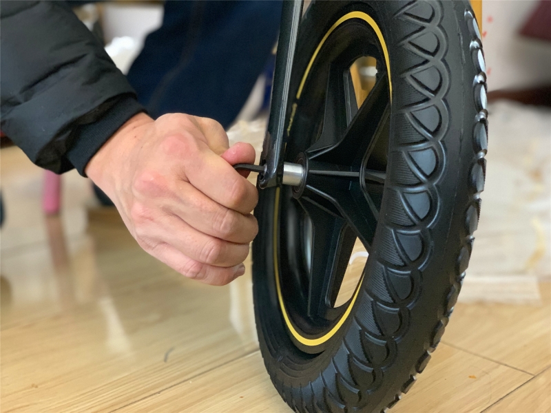 柒小佰700kids 儿童滑步车pro (柒小佰儿童滑板车怎么折叠)