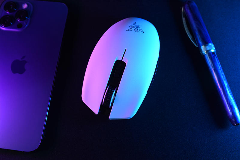 颜值高、还能打、抓着还舒服-雷蛇八岐大蛇V2游戏鼠标