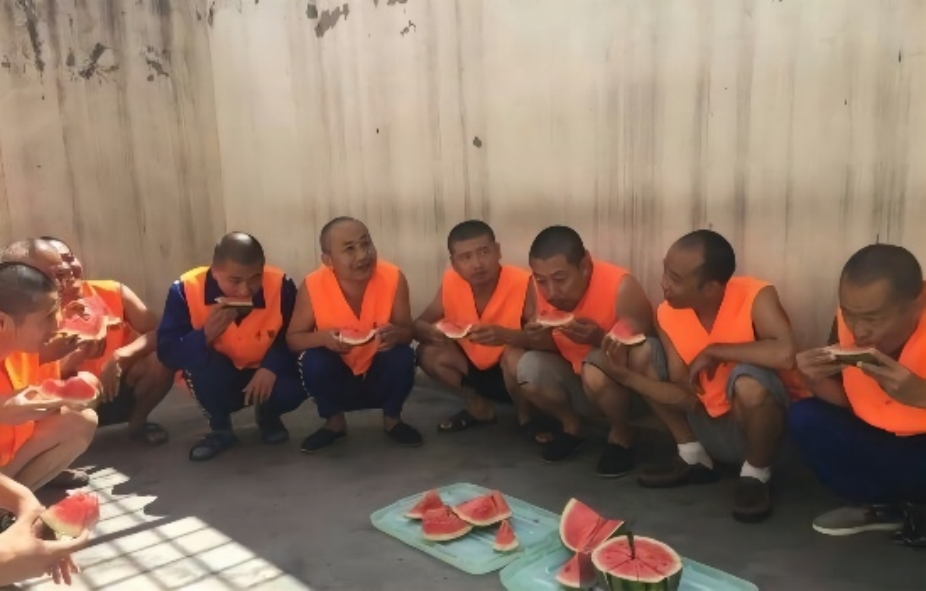 给在看守所的在押人送钱能收到吗,在看守所没人打钱会怎么样