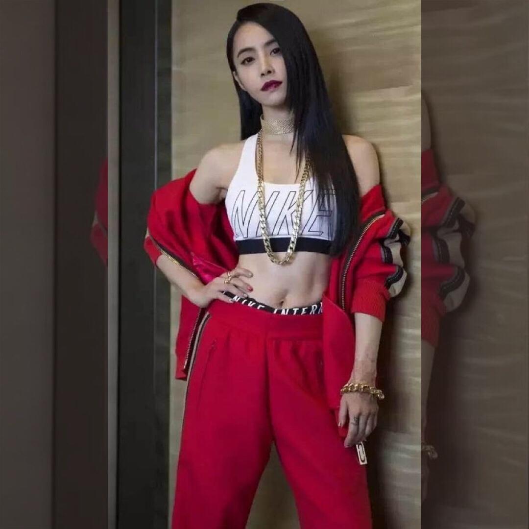 赵丽颖天鹅颈闪电腰,赵丽颖一袭长裙惊艳众人