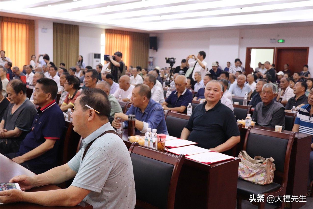 钢铁年代战友重逢,钢铁情怀