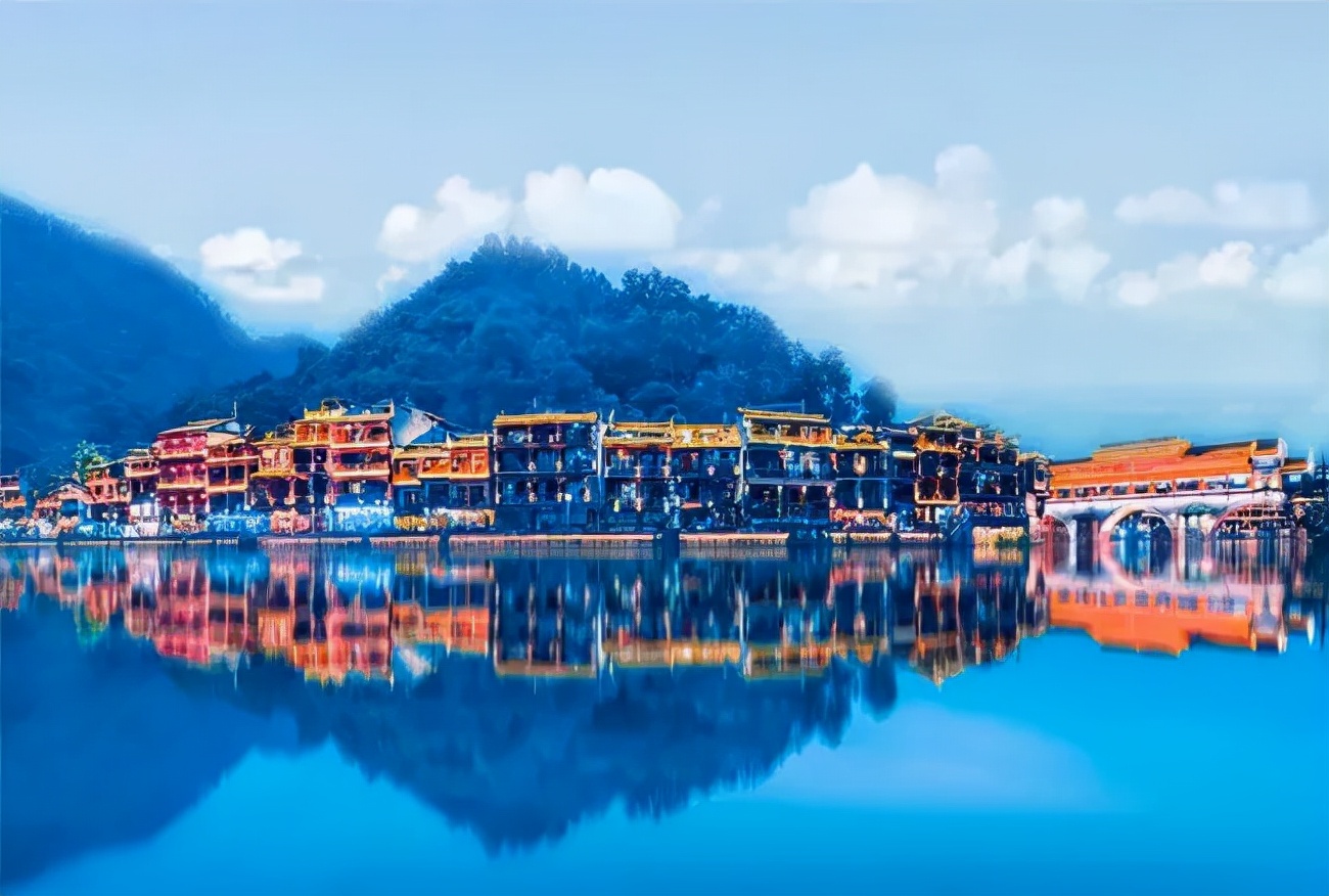 世界看湖南丨凤凰古城：沧桑历史孕育多彩文化