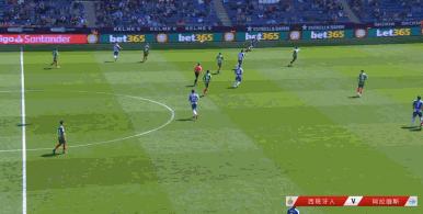 武磊被撞昏迷,武磊被自己队员撞到要点球